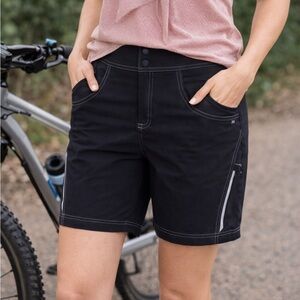 EXCELLENT CONDITION UNISEX TRAYL 7”  TRAIL SHORTS SIZE SMALL